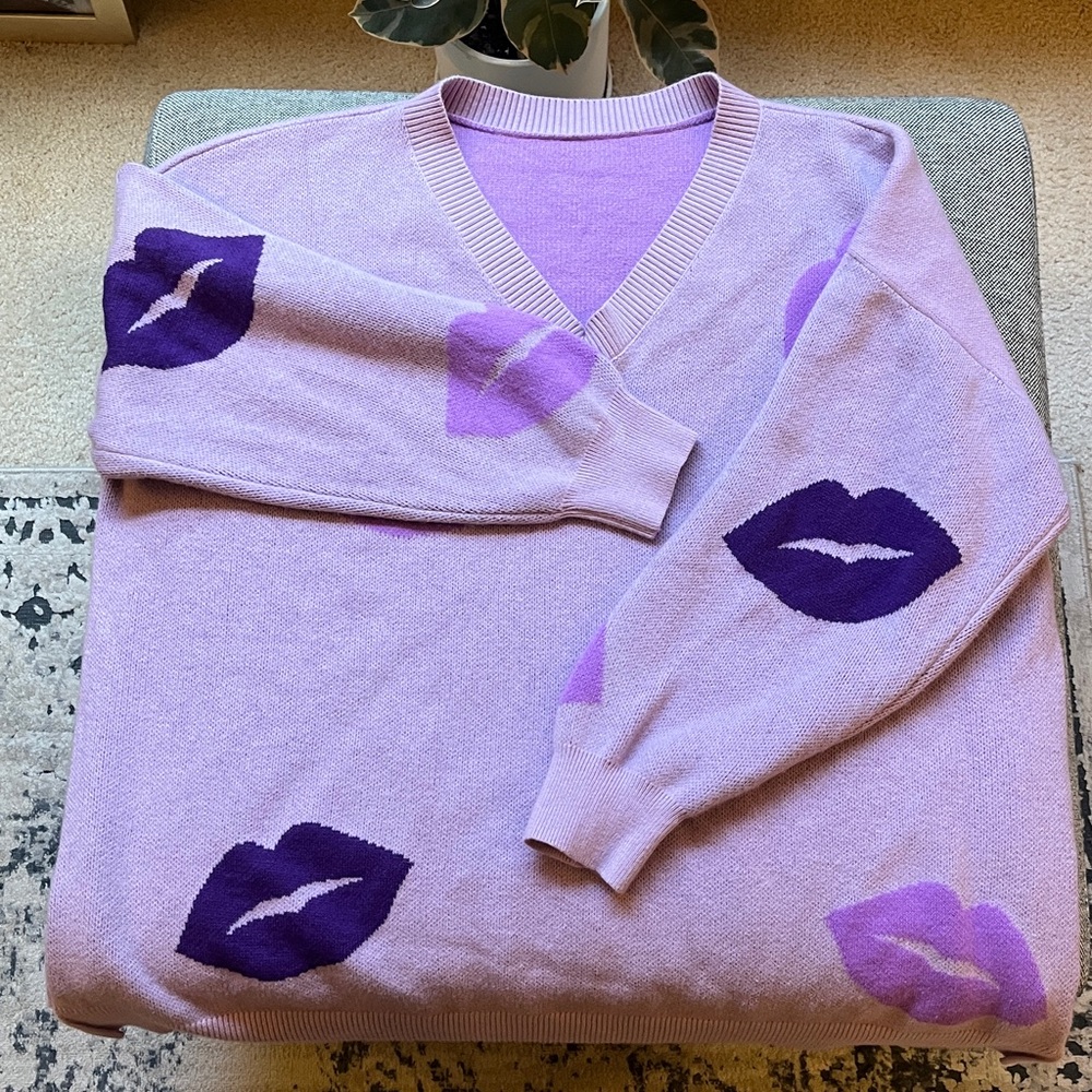 Oversized Supersoft Essentials Lip Print Split Side Pullover Sweater , Size: 2X - Picture 14 of 17